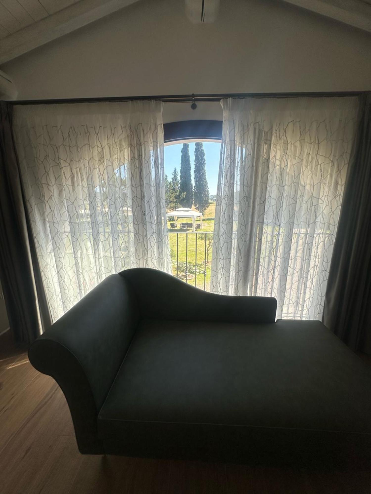 La Vecchia Cantina Guzzardi Lari Exteriör bild