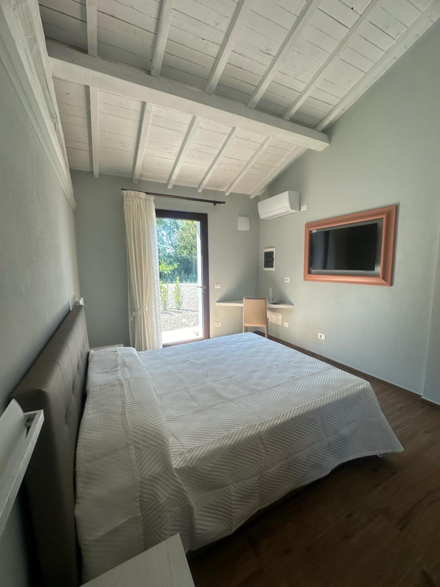 La Vecchia Cantina Guzzardi Lari Exteriör bild