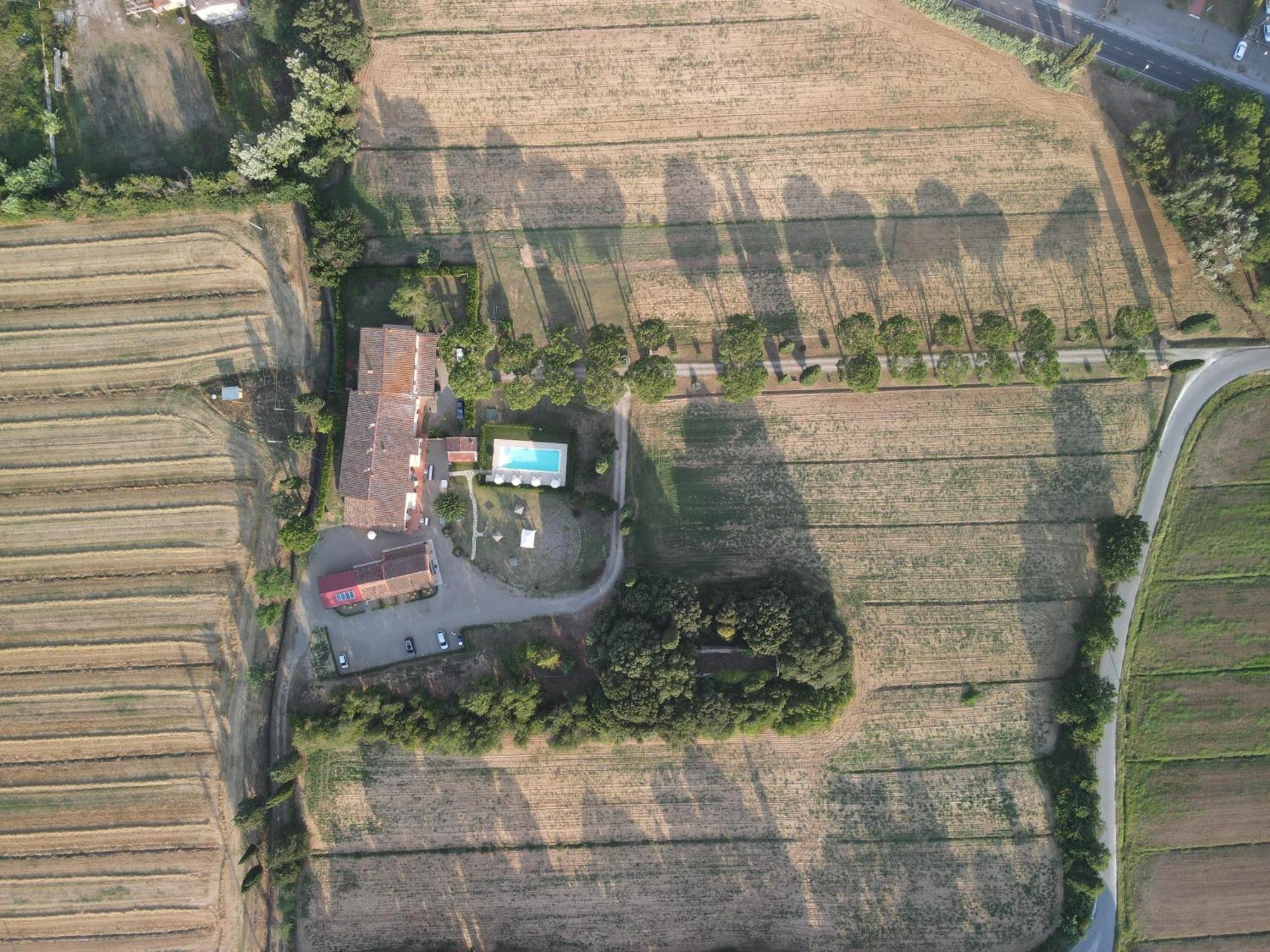 La Vecchia Cantina Guzzardi Lari Exteriör bild