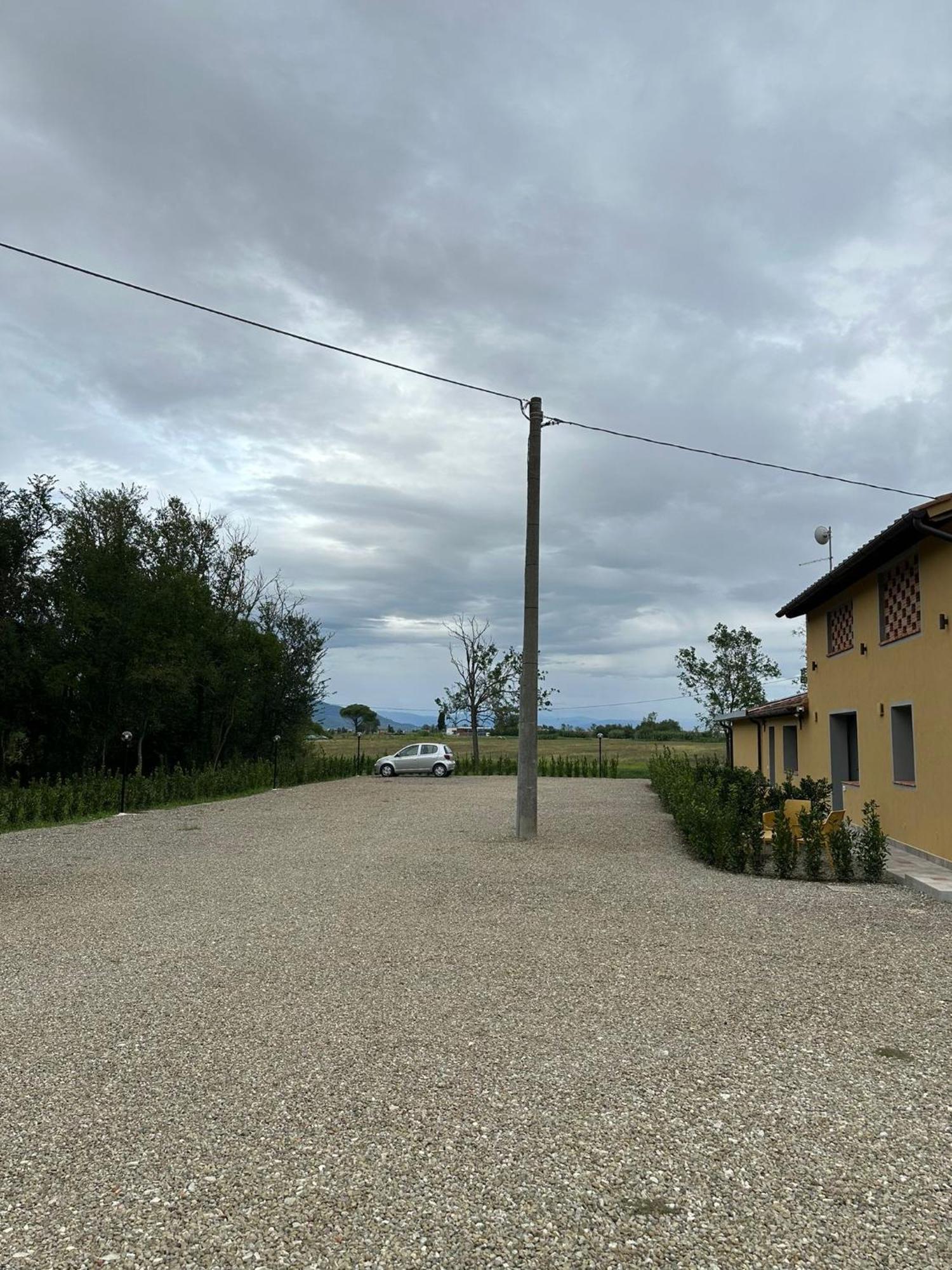 La Vecchia Cantina Guzzardi Lari Exteriör bild