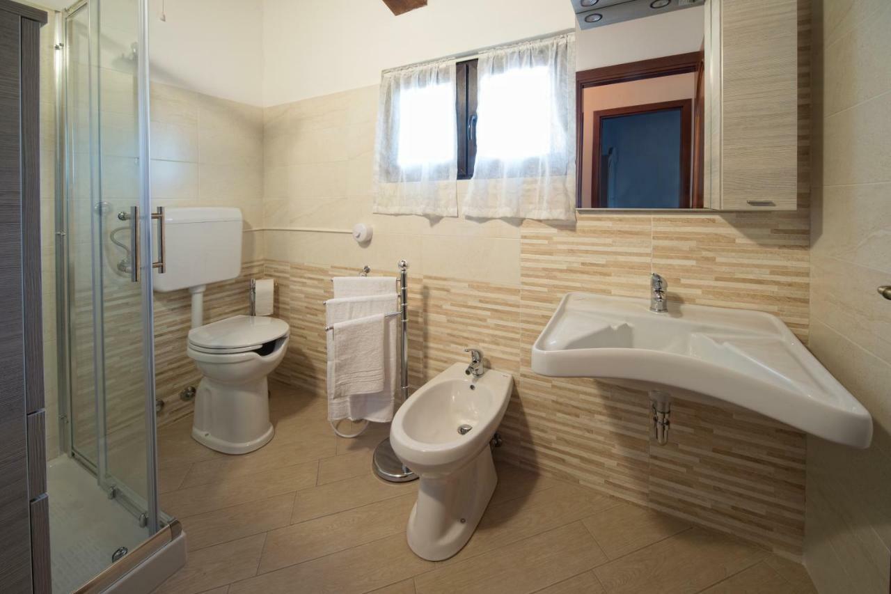 La Vecchia Cantina Guzzardi Lari Exteriör bild
