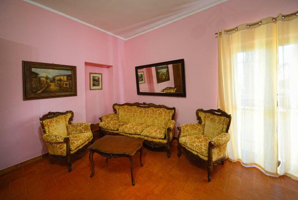 La Vecchia Cantina Guzzardi Lari Exteriör bild